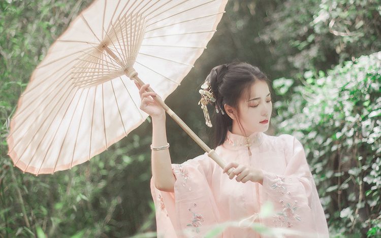 从出土文物，看儒家思想在汉服衣裳之上刺绣出的千古惊叹