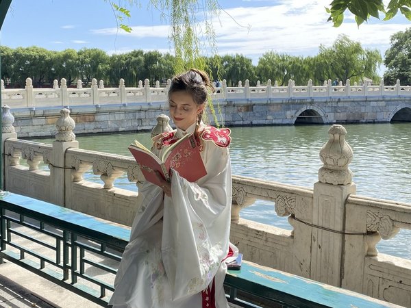 中国传统汉服文化赢得全球年轻人的心