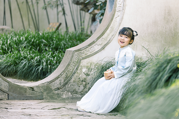 “与子同袍”：汉服“传统”的再造与流行