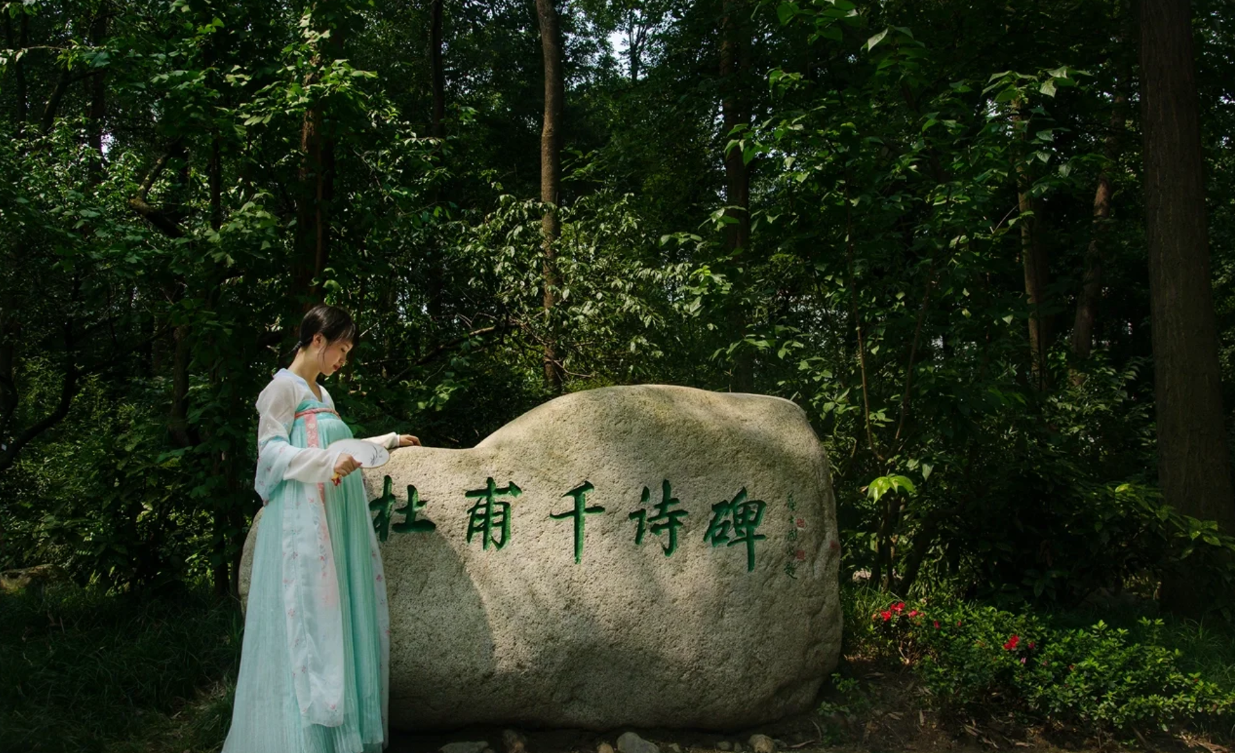 重回汉唐创始人吕晓玮：推荐大家穿汉服游成都 感受古韵与潮流之美